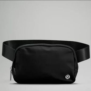 Lululemon everywhere belt bag